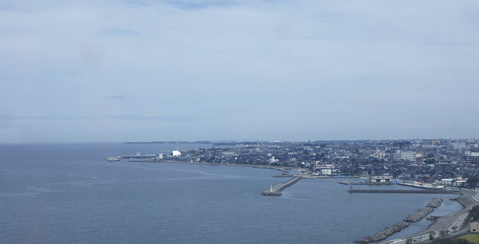 古くから魚で栄えてきた街が今、漁業不振で苦境に立たされている イメージ