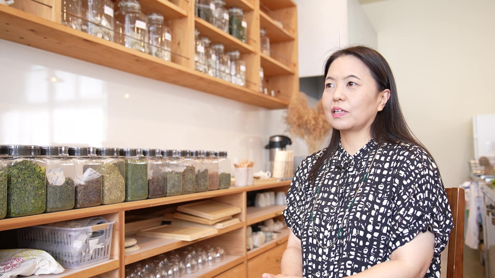 成分分析を取り入れ、野草の効能がわかりやすい商品群を展開